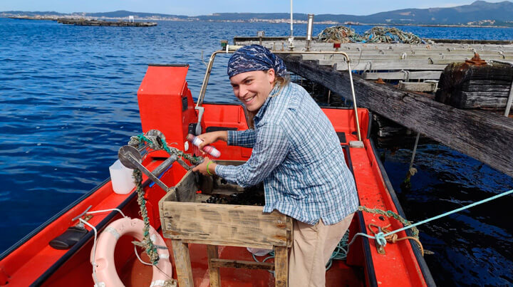 Rutas en barco para ver las bateas de mejillones