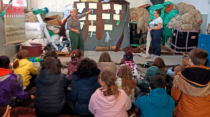 Visita al taller de las rederas de A Guarda en Galicia